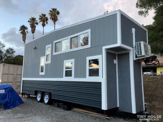 24’ tiny house on wheels 