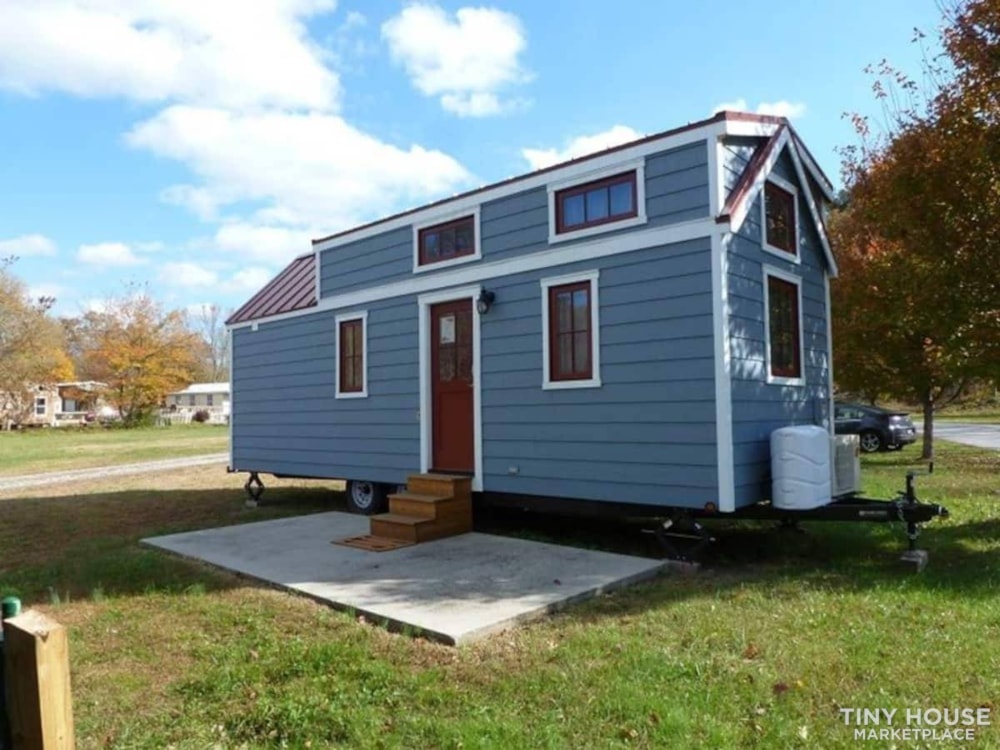 26' Tumbleweed Elm With Gas Stove and Tankless Water Heater! - Image 1 Thumbnail