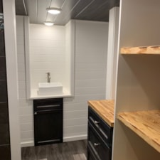30ft Modern Tiny House built  2018 RVIA certified. High End Luxury Finishes. - Image 4 Thumbnail