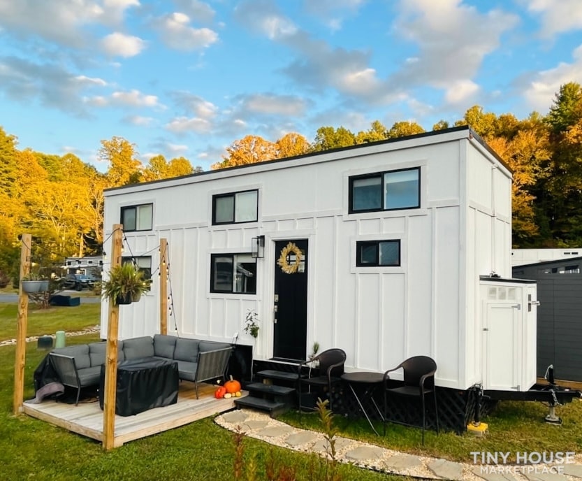 28’ Modern Farmhouse Tiny Home - Image 1 Thumbnail