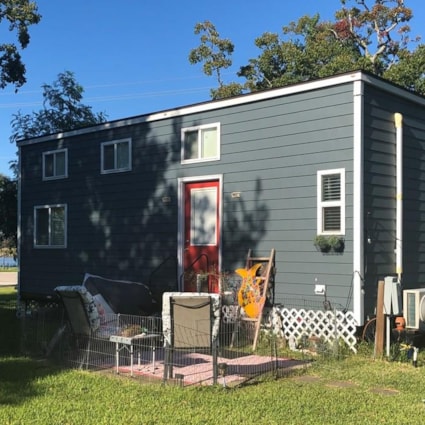 28’ THOW “Baby Blue” Coastal Cottage on Galveston Bay, TX - Image 2 Thumbnail