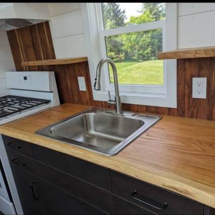 30' sun drenched 3 sleeping areas!! - Image 2 Thumbnail