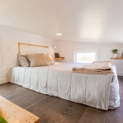 30' sun drenched 3 sleeping areas!! - Image 2 Thumbnail