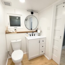 Beautiful 30' tiny house with downstairs bedroom (2025) - Image 6 Thumbnail