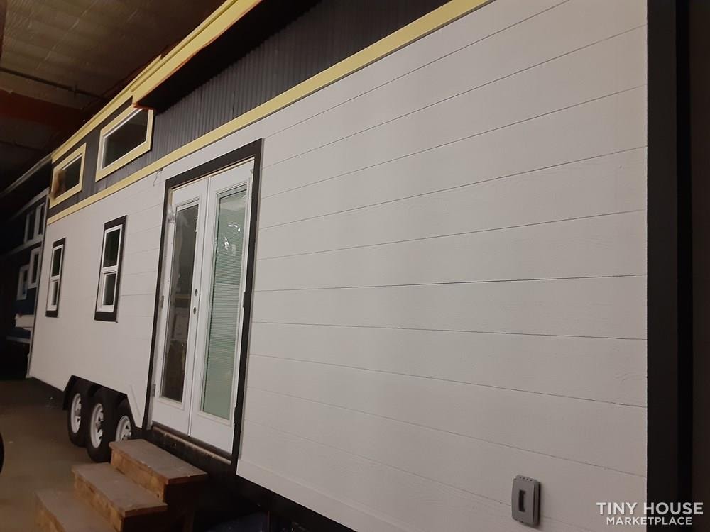 30' Tiny House with two Queen Lofts, large living or third bedroom. - Image 1 Thumbnail