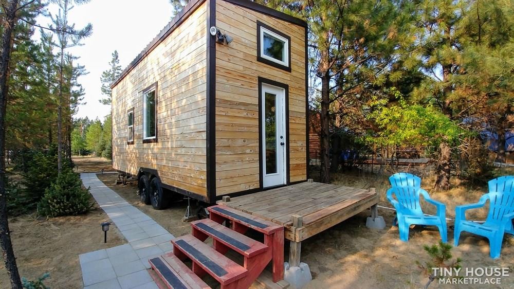 300 sq ft Tiny House, Cedar Siding, Full Kitchen, Full Bathroom - Image 1 Thumbnail