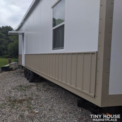 34.5' steel tiny house on wheels 2019 Core Housing Solutions Dragonfly model - Image 2 Thumbnail