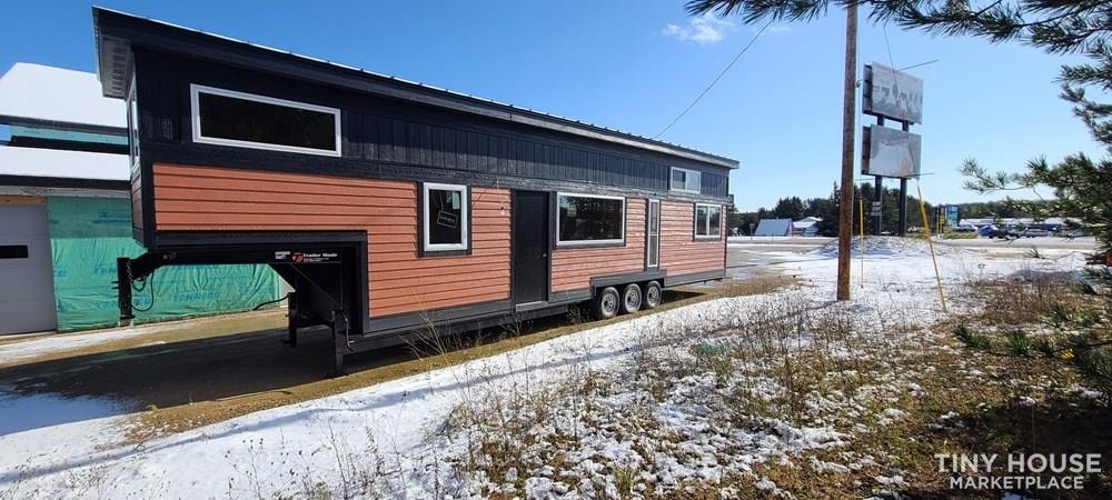 42' Foot Mobile Tiny Home - Image 1 Thumbnail