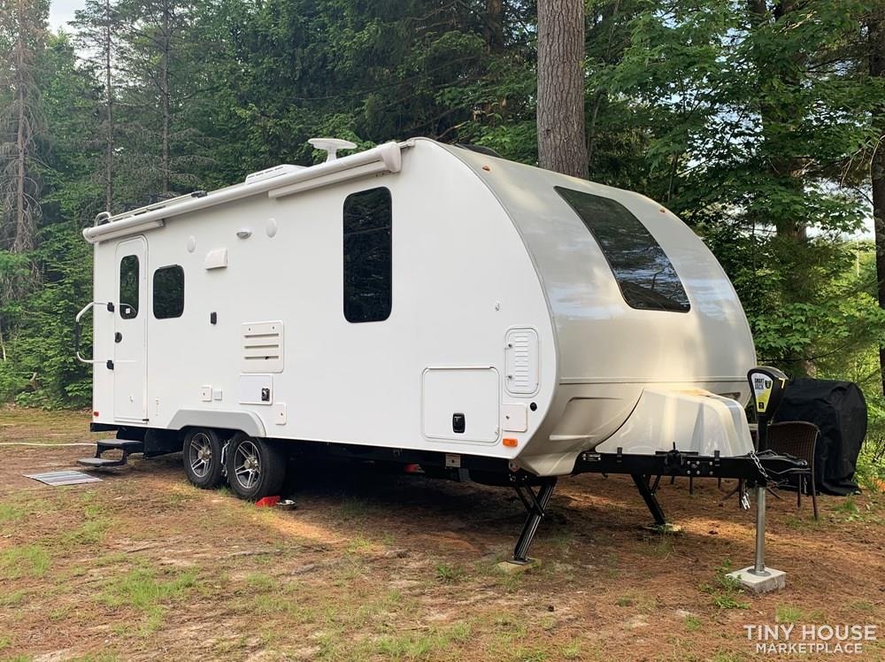 4 season 2019 Lance M1995 travel trailer tiny house with solar - Image 1 Thumbnail