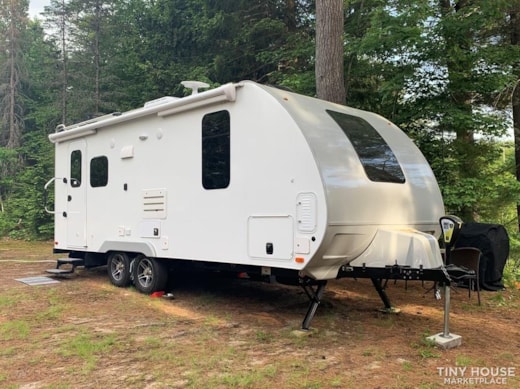 4 season 2019 Lance M1995 travel trailer tiny house with solar