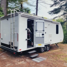 4 season 2019 Lance M1995 travel trailer tiny house with solar - Image 6 Thumbnail