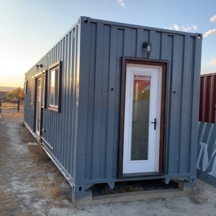 40' Luxury Container Home - Image 2 Thumbnail