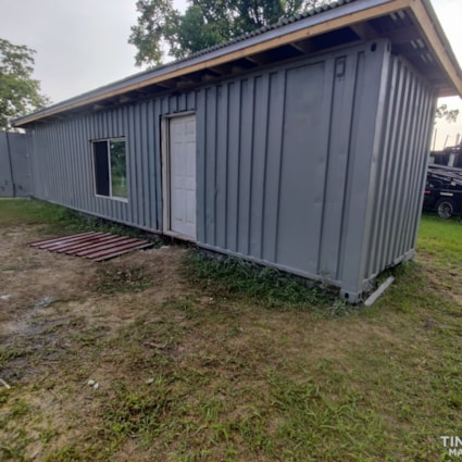 40' x 8' Shipping Container home - Image 2 Thumbnail