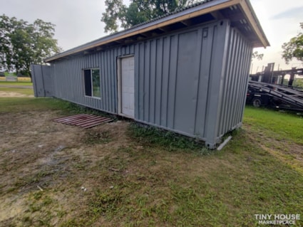 40' x 8' Shipping Container home - Image 2 Thumbnail