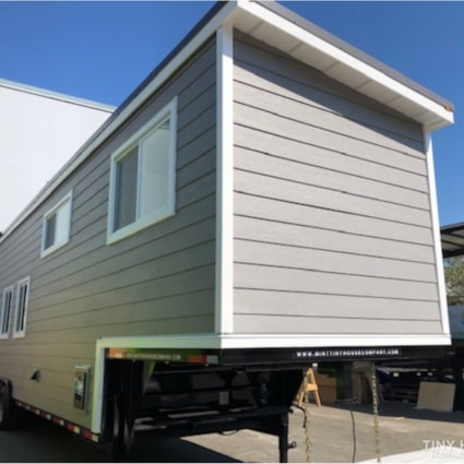 41 ft mint tiny house 2023 bright, clean and move in ready - Image 2 Thumbnail