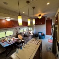 Family of Six Spacious 47’ Bunkhouse With Lots of Storage - Image 4 Thumbnail