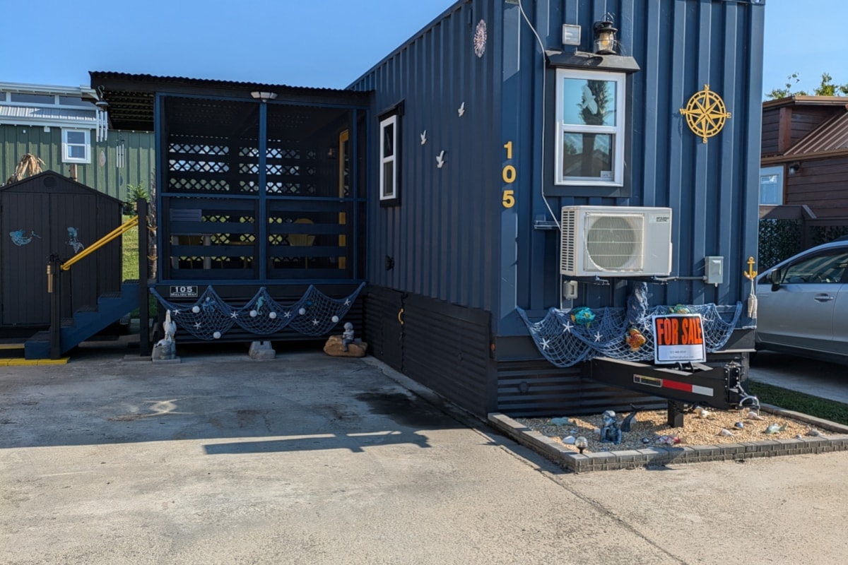 8'x40' shipping container  - Image 1 Thumbnail