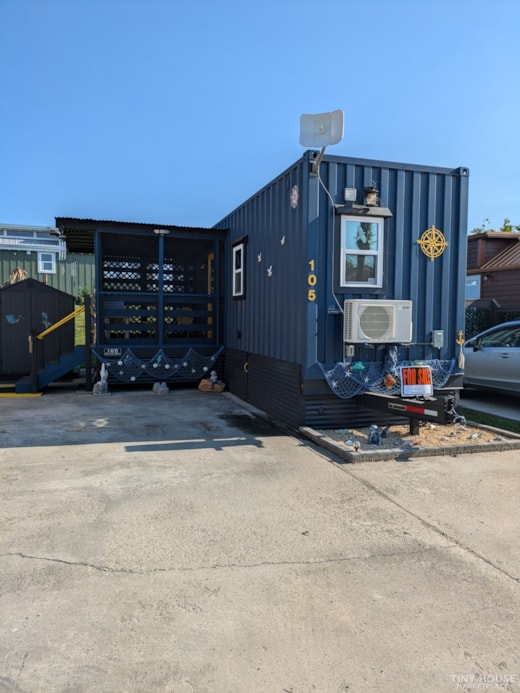 8'x40' shipping container 