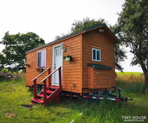  Adorable & Affordable. 20 x 8ft Barely Used Tiny House on Wheels