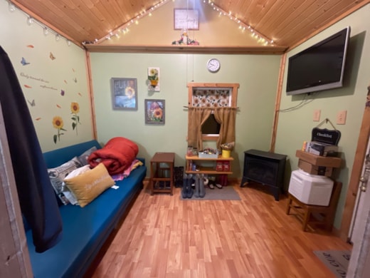 Amish built tiny cabin on skids 12x24  MUST BE MOVED