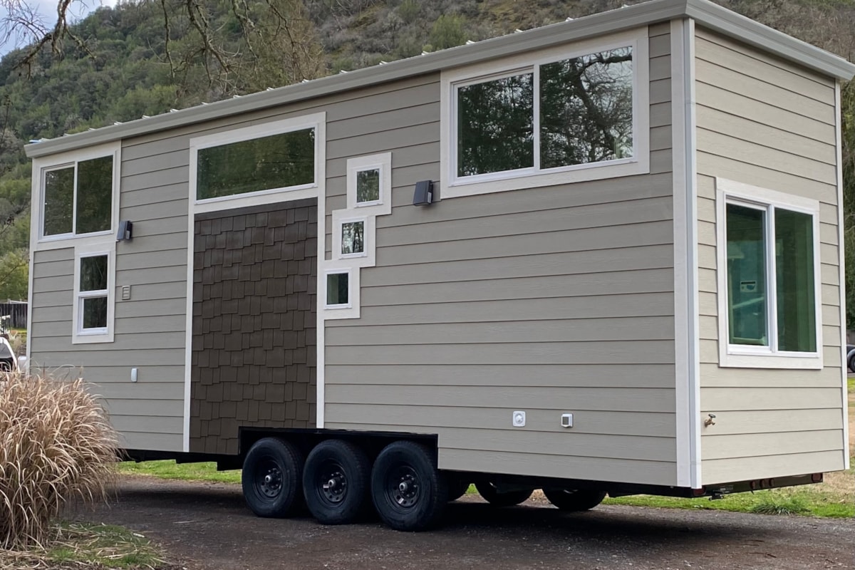 ANSI Certified New 28’ Luxury Tiny Home - Image 1 Thumbnail