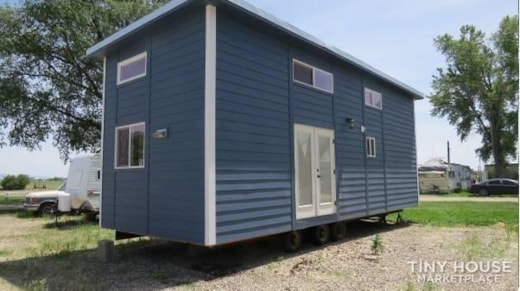 Barely used 2018 park model by Rich's Portable Cabins