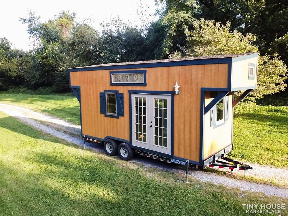 BAY BREEZE Beautifully Crafted Tiny Home - Image 1 Thumbnail