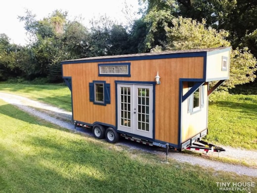 BAY BREEZE Beautifully Crafted Tiny Home