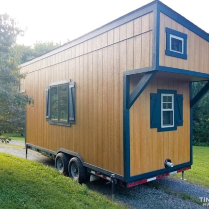 BAY BREEZE Beautifully Crafted Tiny Home - Image 2 Thumbnail