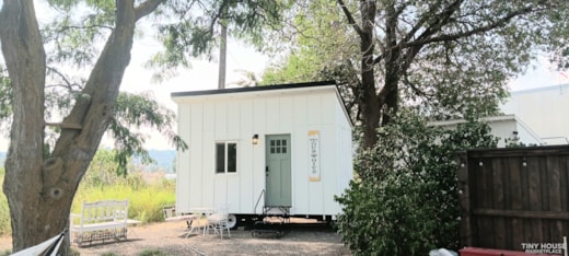 Beatiful Tiny House/She shed/Bath House