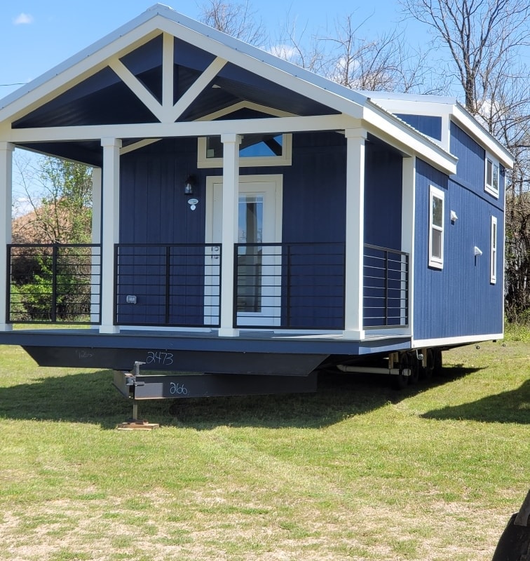 Beautiful 15X30 2021 Furnished Tiny Home - Image 1 Thumbnail