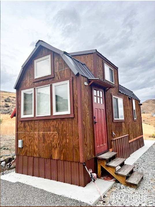 Beautiful 24ft Dual Loft Tiny House - Stairs, Full size stove, W/D, and more! - Image 1 Thumbnail