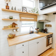 Beautiful 26ft Tiny Home On Wheels- 288sqft With Spacious Loft - Image 3 Thumbnail