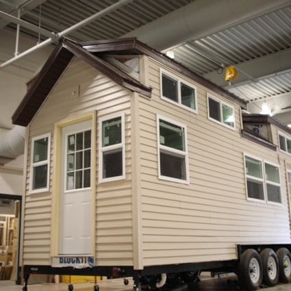 Beautiful 32' Tiny Home Built by Advanced High School Building Trades Class - Image 2 Thumbnail