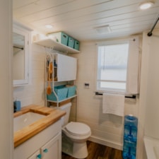 BEAUTIFUL and a FULL BATHTUB! - Image 4 Thumbnail
