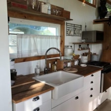 Beautiful custom built Tiny House could remain on Lake Fairview or be moved. - Image 5 Thumbnail