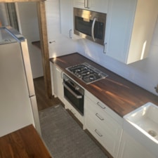 Beautiful Custom Tiny House on Wheels (Mint Tiny Homes Canada Goose) - Image 4 Thumbnail
