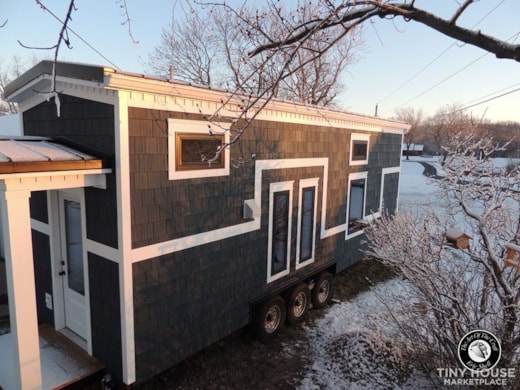 Beautiful, 28FT Tiny Home With Downstairs Bedroom and Bathtub! 
