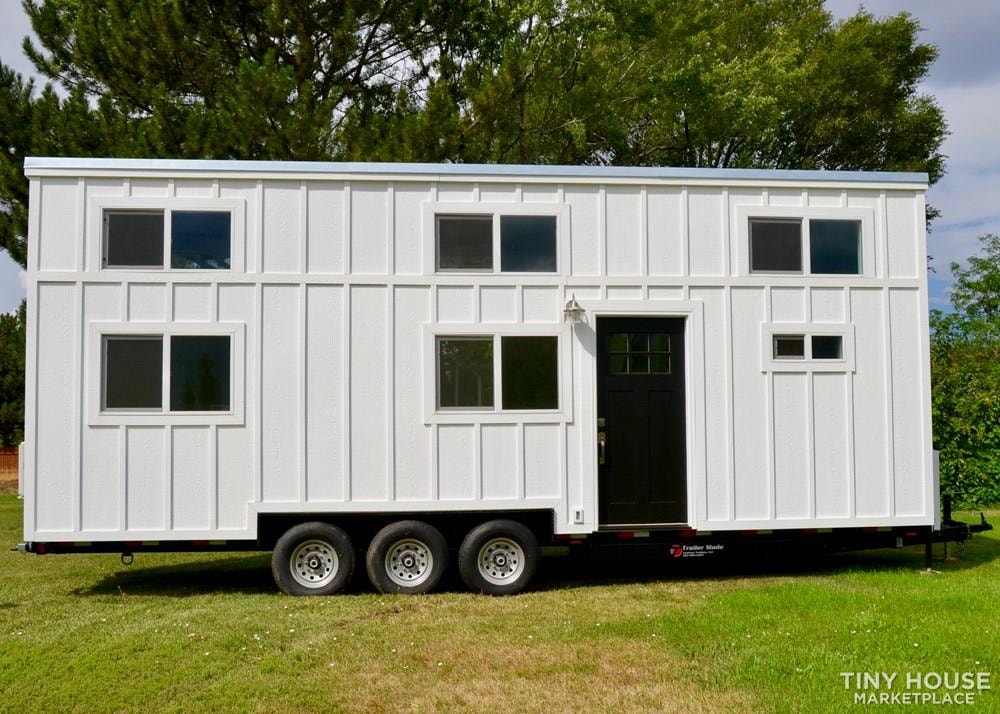 Beautiful New Tiny House For Sale - Image 1 Thumbnail