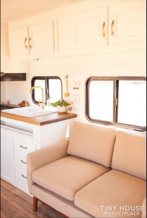 Beautiful renovated Jayco RV - Image 1 Thumbnail