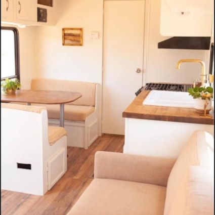 Beautiful renovated Jayco RV - Image 2 Thumbnail