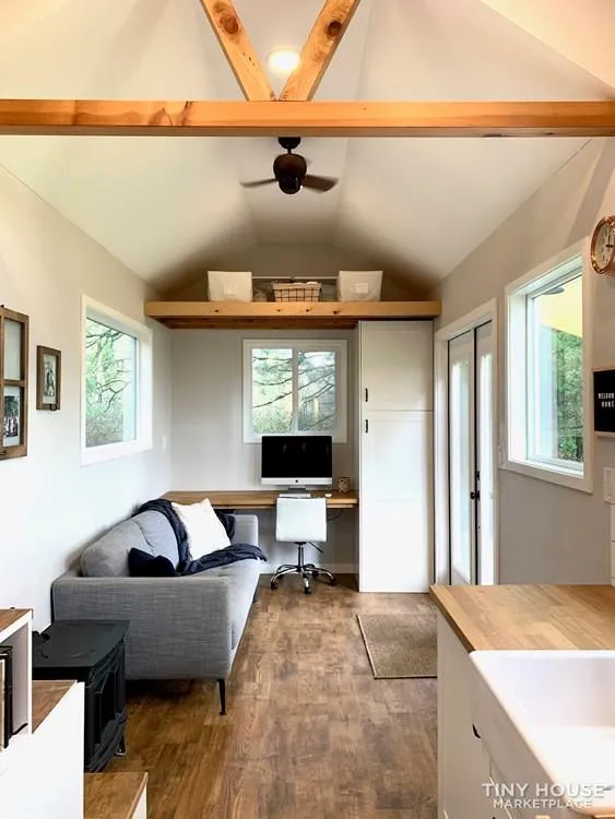 https://images.tinyhomebuilders.com/images/marketplaceimages/beautiful-spacious-tiny-house-MHTJB2O4BK-02-1000x750.jpg?width=1200&mode=max&format=webp