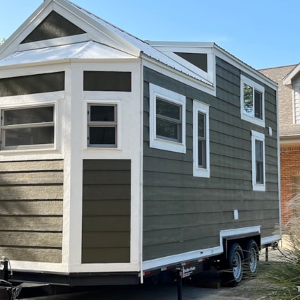 Beautiful Tiny Home! — An Excellent AirBNB, Starter Home or Guest House! - Image 2 Thumbnail