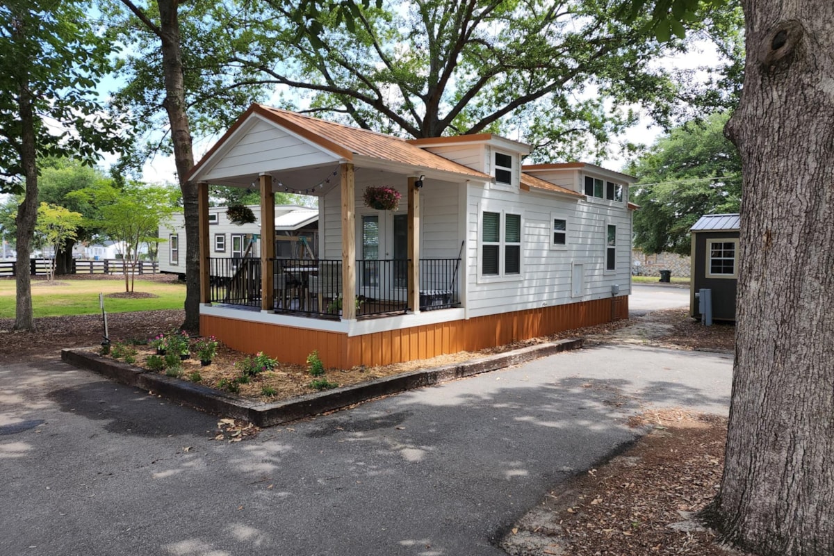 Beautiful tiny home in small, friendly community, West Columbia, SC - Image 1 Thumbnail