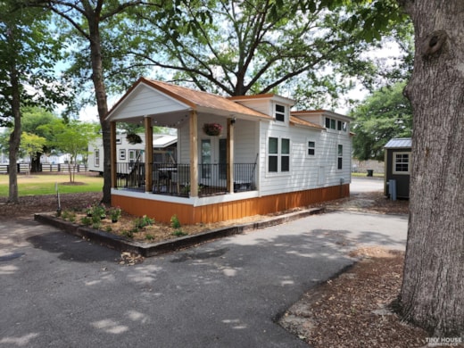 Beautiful tiny home in small, friendly community, West Columbia, SC