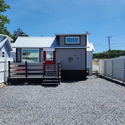 Beautiful Tiny Home in Tiny Town USA (Grove Community) - Image 2 Thumbnail