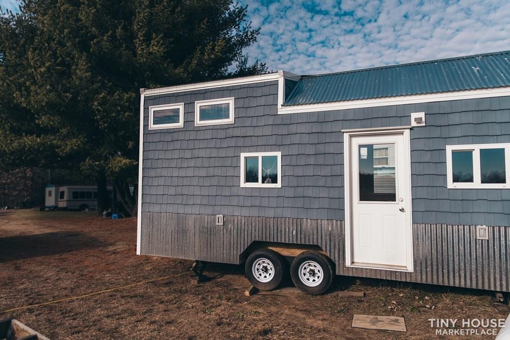 Beautiful Tiny Home on Wheels - Move-in Ready - Image 1 Thumbnail