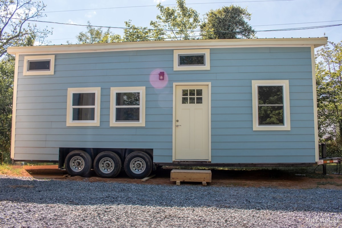 Beautiful Traditional Tiny Home - Image 1 Thumbnail