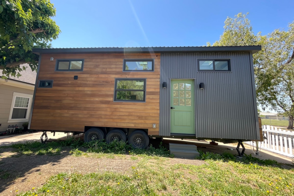 Brand New 28ft Tiny Home - Image 1 Thumbnail