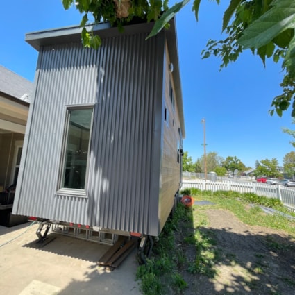 Brand New 28ft Tiny Home - Image 2 Thumbnail